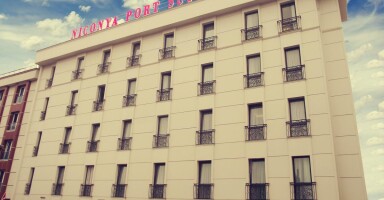 Niconya Port Suites & Hotel